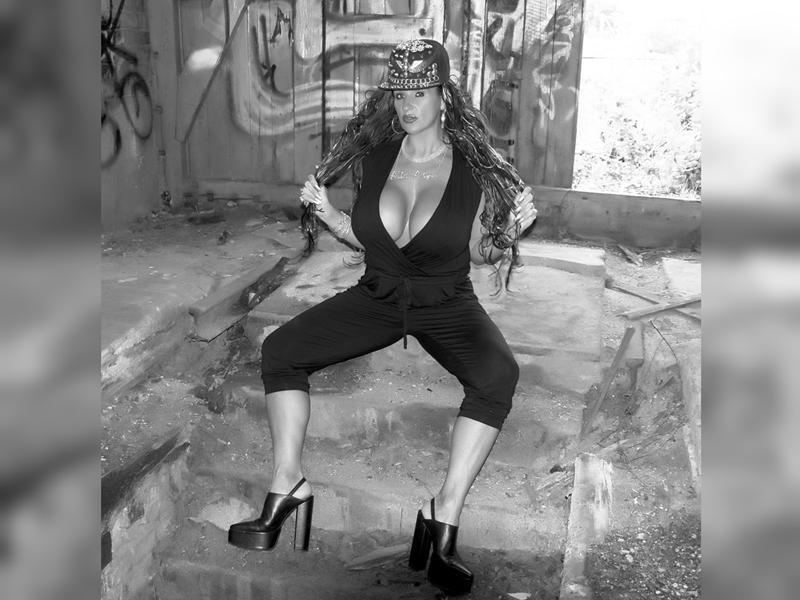 black-white-erotic-photography-003