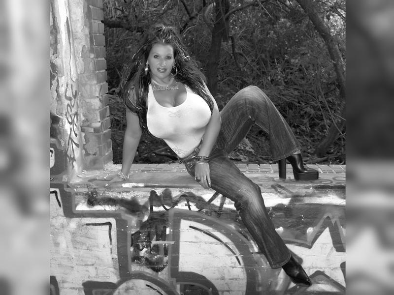 black-white-erotic-photography-006